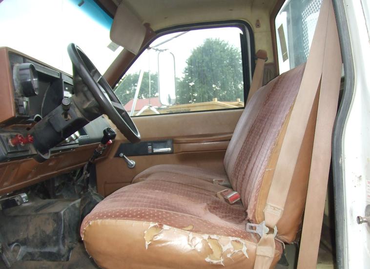 image for item 6009 1991 GMC Topkick C7H042 flat bed truck