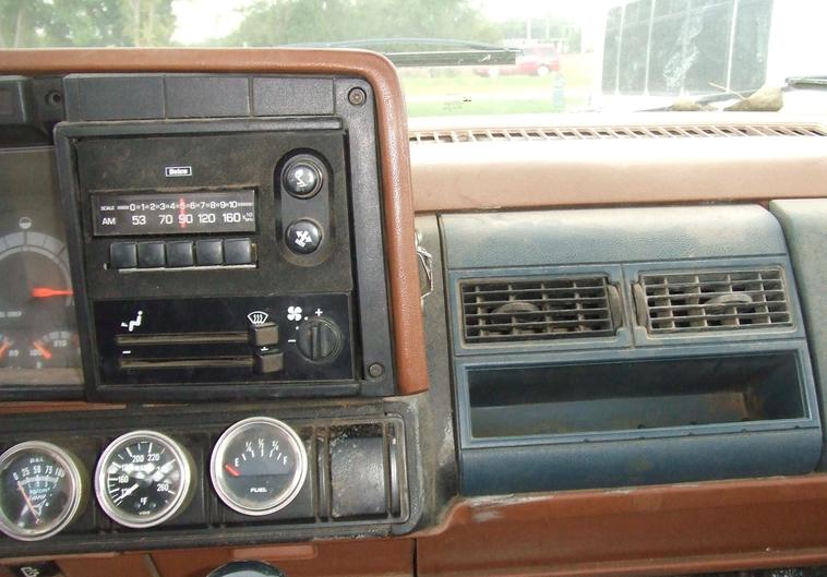 image for item 6009 1991 GMC Topkick C7H042 flat bed truck