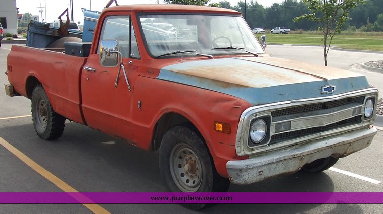 image for item 6010 1969 Chevrolet C/20 pickup truck