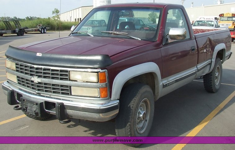 image for item 6011 1993 Chevrolet K2500 pickup truck