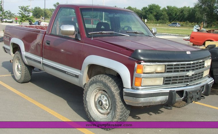 image for item 6011 1993 Chevrolet K2500 pickup truck