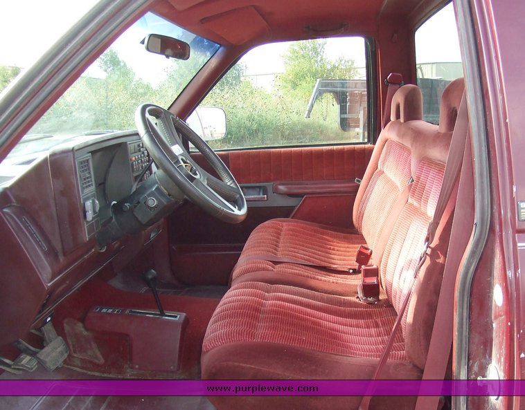 image for item 6011 1993 Chevrolet K2500 pickup truck