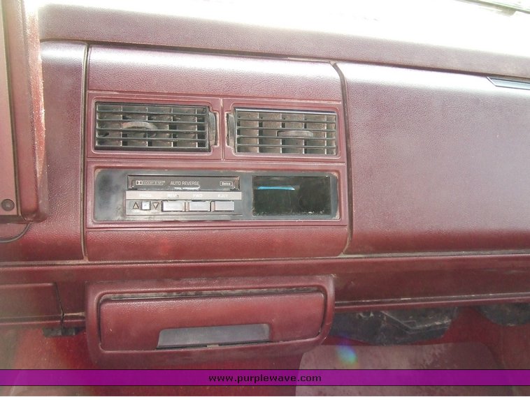 image for item 6011 1993 Chevrolet K2500 pickup truck