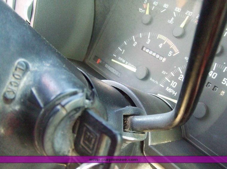 image for item 6011 1993 Chevrolet K2500 pickup truck