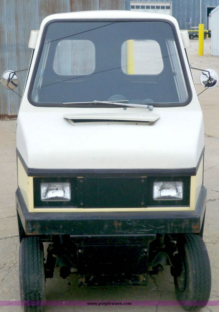 image for item 6956 1997 Cushman 898445 gas powered scooter