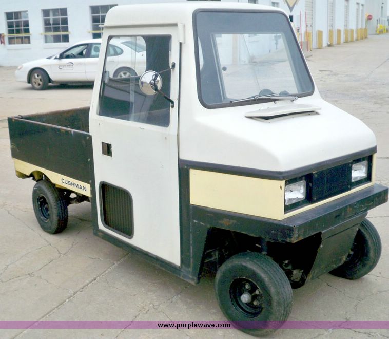 image for item 6956 1997 Cushman 898445 gas powered scooter