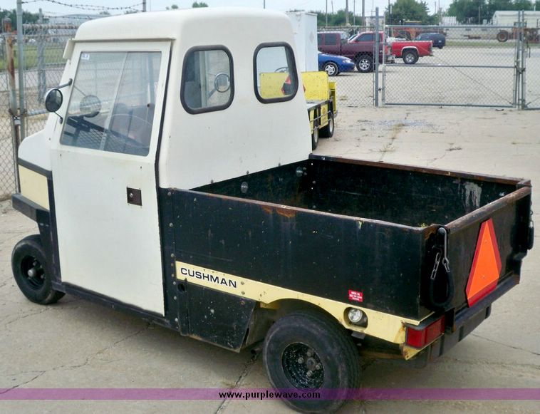 image for item 6956 1997 Cushman 898445 gas powered scooter