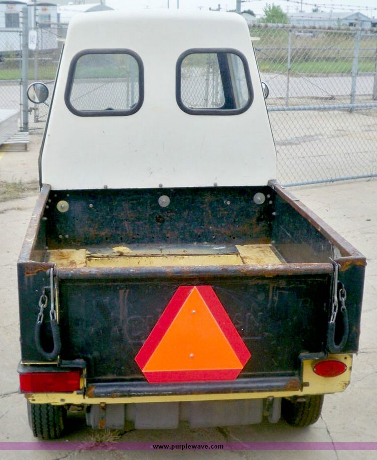 image for item 6956 1997 Cushman 898445 gas powered scooter