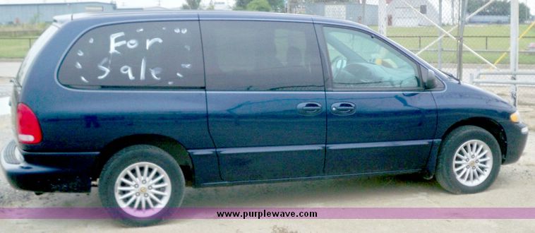 image for item 6959 2000 Chrysler Town and Country LX
