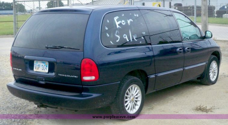 image for item 6959 2000 Chrysler Town and Country LX