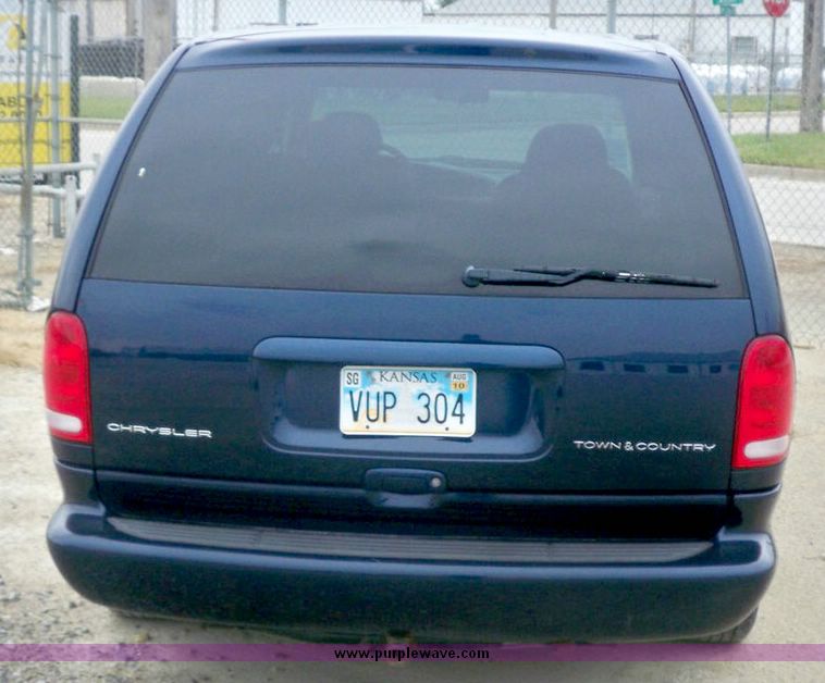 image for item 6959 2000 Chrysler Town and Country LX