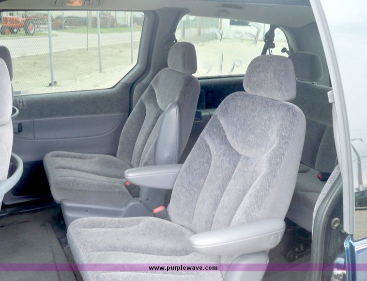 image for item 6959 2000 Chrysler Town and Country LX