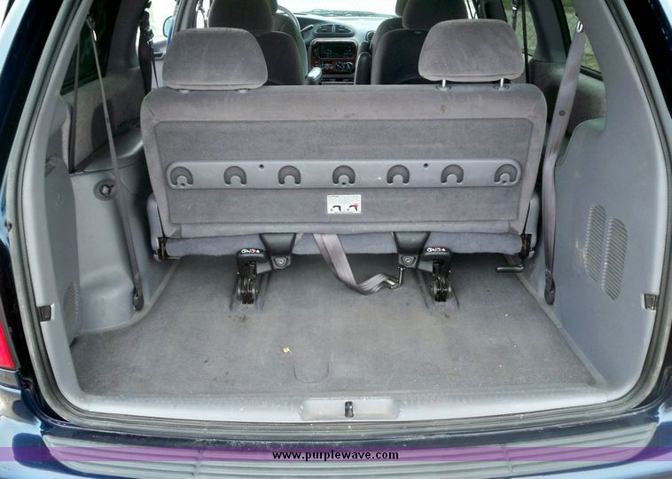 image for item 6959 2000 Chrysler Town and Country LX