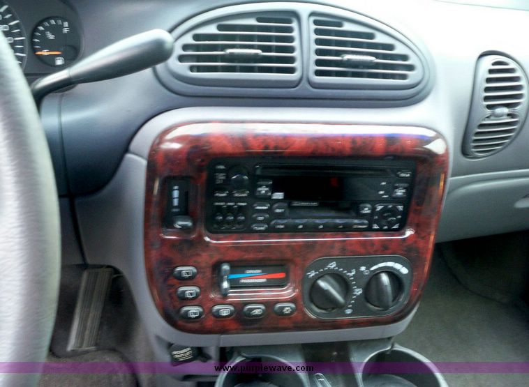 image for item 6959 2000 Chrysler Town and Country LX