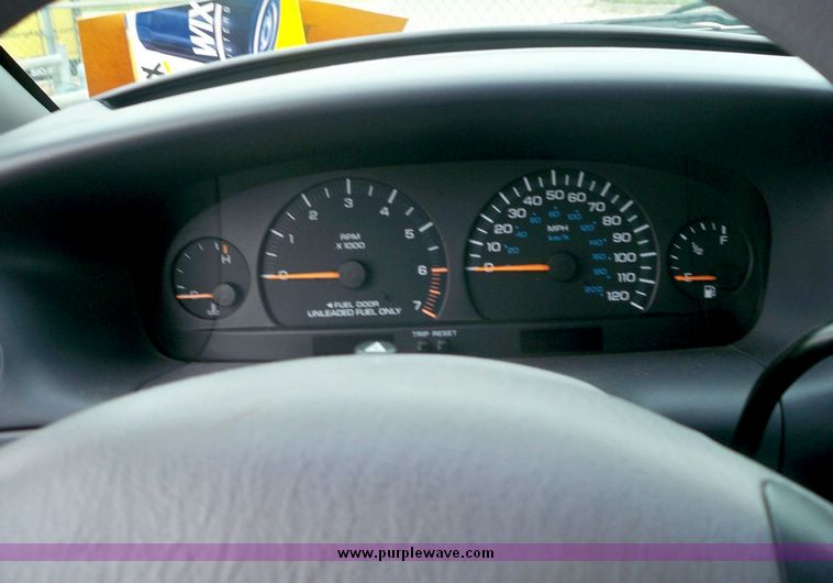 image for item 6959 2000 Chrysler Town and Country LX