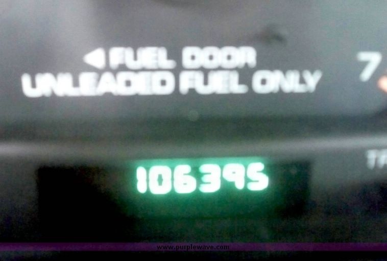 image for item 6959 2000 Chrysler Town and Country LX