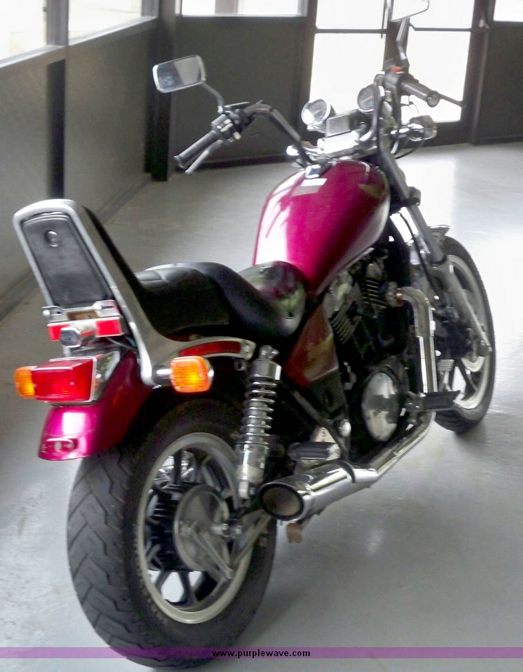 image for item 7067 1983 Honda Shadow VT750C motorcycle