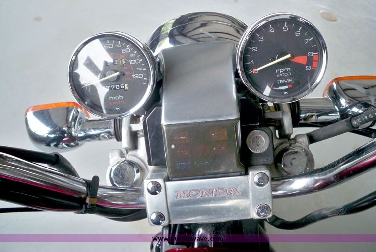 image for item 7067 1983 Honda Shadow VT750C motorcycle