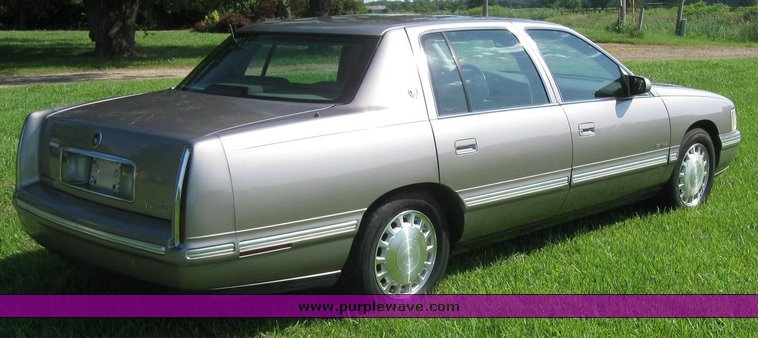 image for item 7600 1997 Cadillac Deville