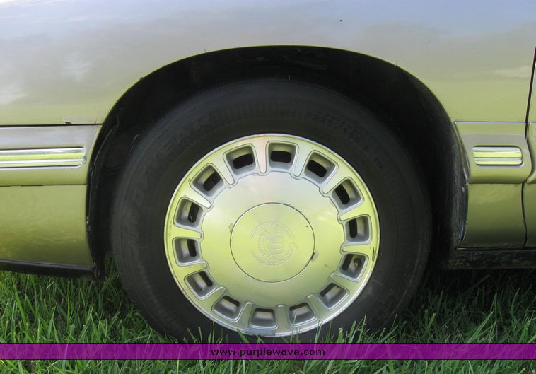 image for item 7600 1997 Cadillac Deville