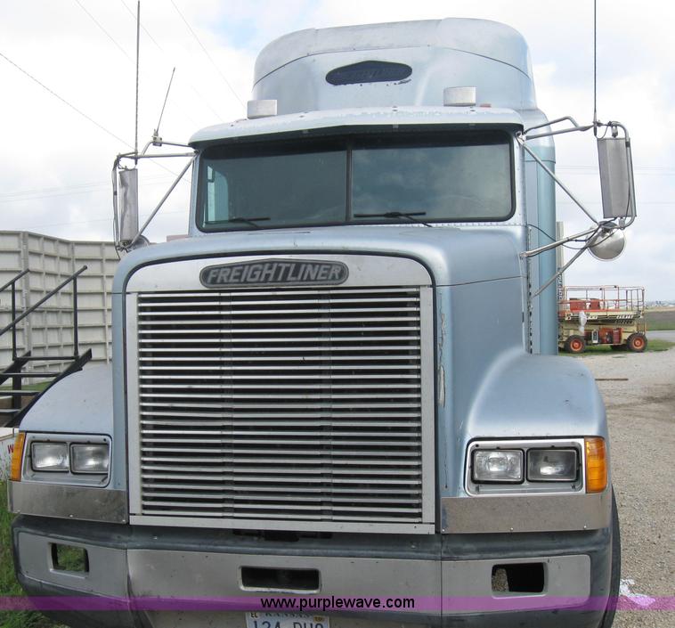 image for item 8470 1991 Freightliner Conventional FLD120 tractor truck