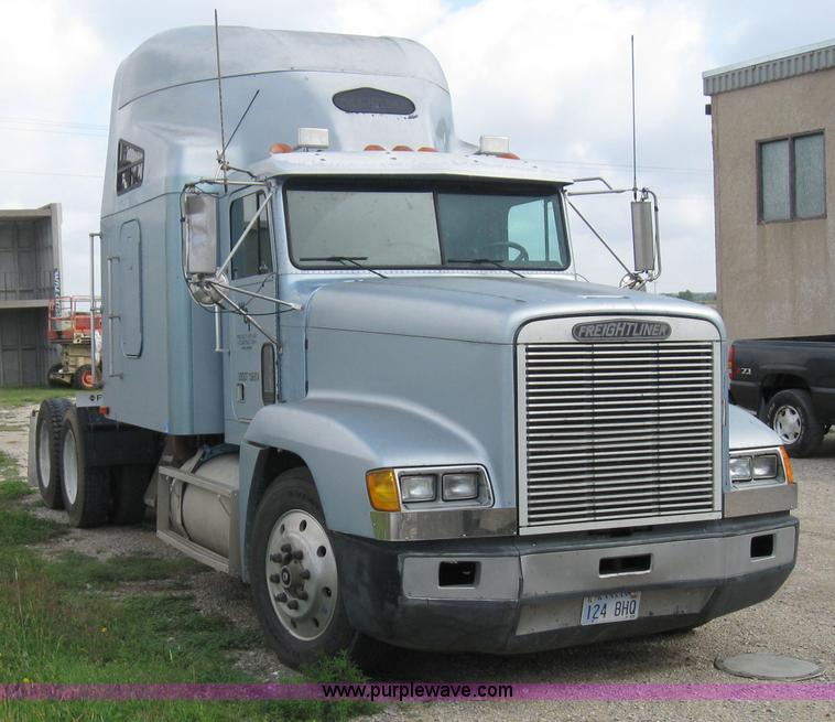 image for item 8470 1991 Freightliner Conventional FLD120 tractor truck