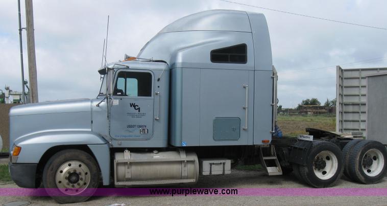 image for item 8470 1991 Freightliner Conventional FLD120 tractor truck