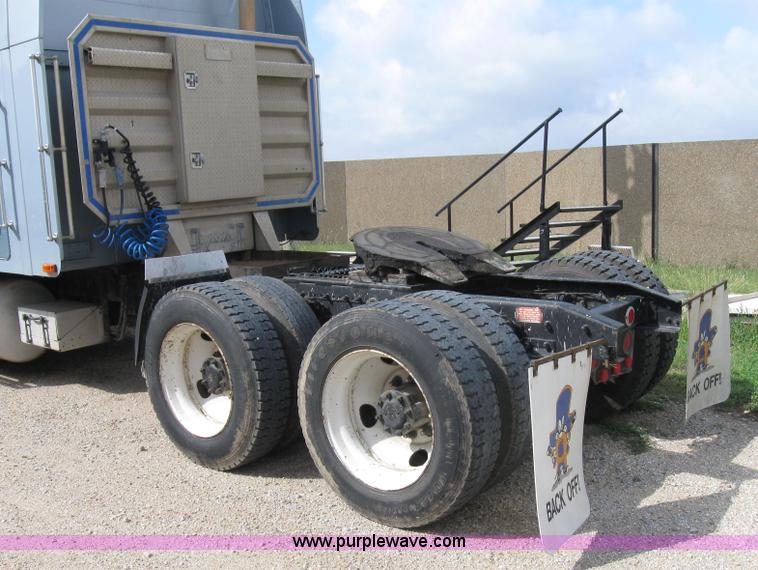 image for item 8470 1991 Freightliner Conventional FLD120 tractor truck