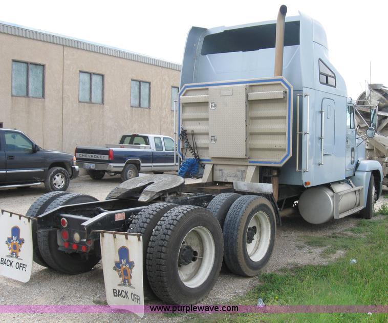 image for item 8470 1991 Freightliner Conventional FLD120 tractor truck