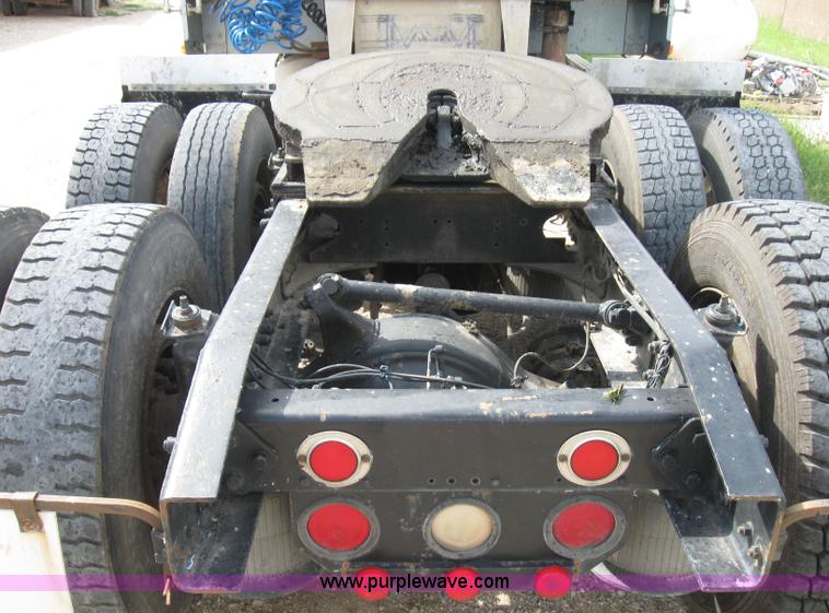 image for item 8470 1991 Freightliner Conventional FLD120 tractor truck