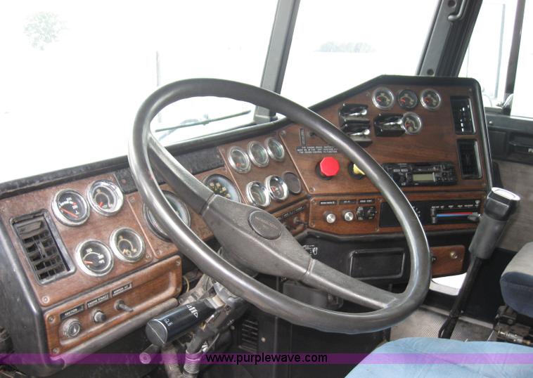 image for item 8470 1991 Freightliner Conventional FLD120 tractor truck