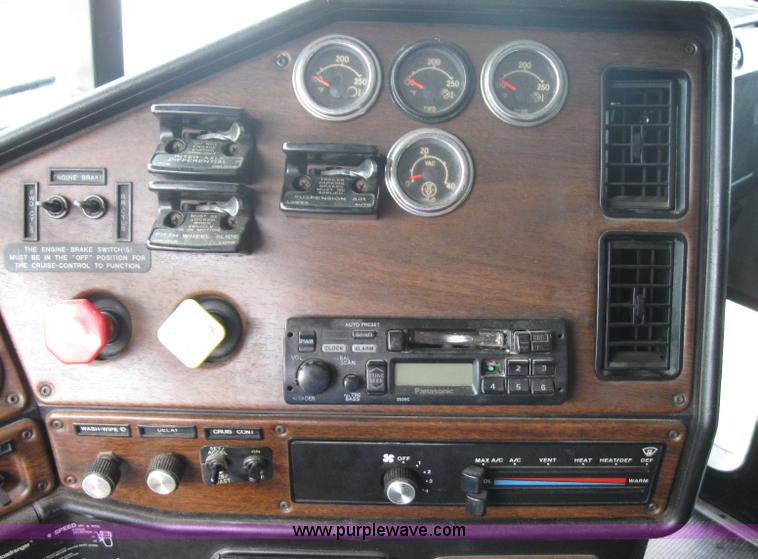 image for item 8470 1991 Freightliner Conventional FLD120 tractor truck