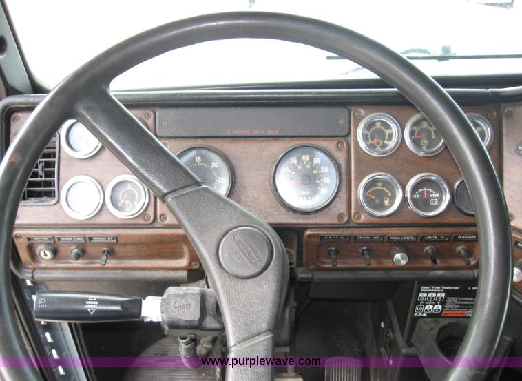 image for item 8470 1991 Freightliner Conventional FLD120 tractor truck