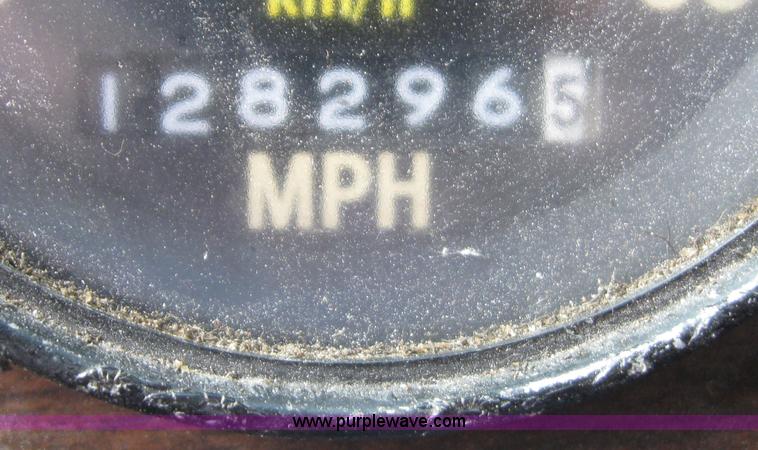 image for item 8470 1991 Freightliner Conventional FLD120 tractor truck