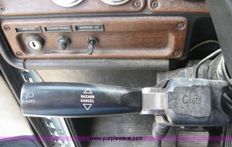 image for item 8470 1991 Freightliner Conventional FLD120 tractor truck