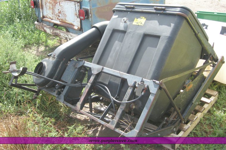 image for item 8654 John Deere leaf sacker