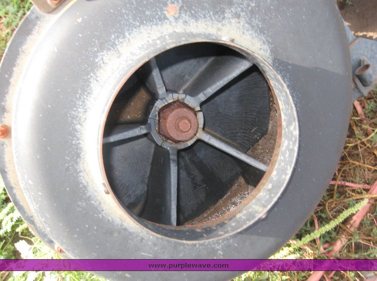 image for item 8654 John Deere leaf sacker