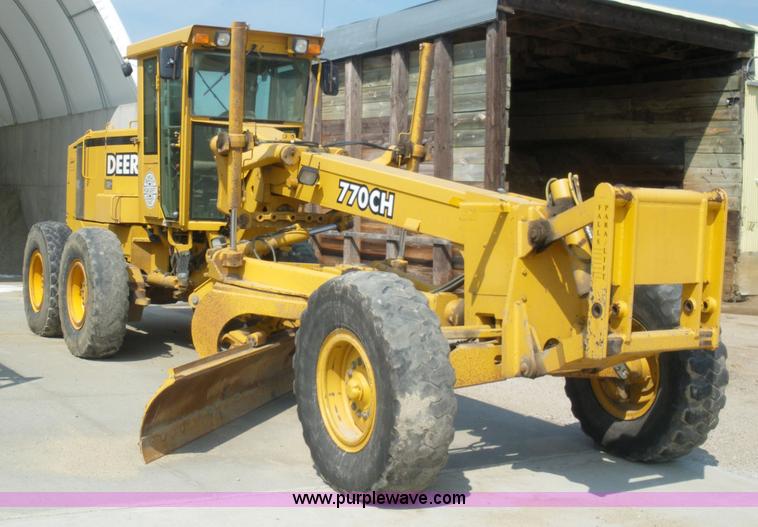 image for item 1500 1999 John Deere 770CH motor grader