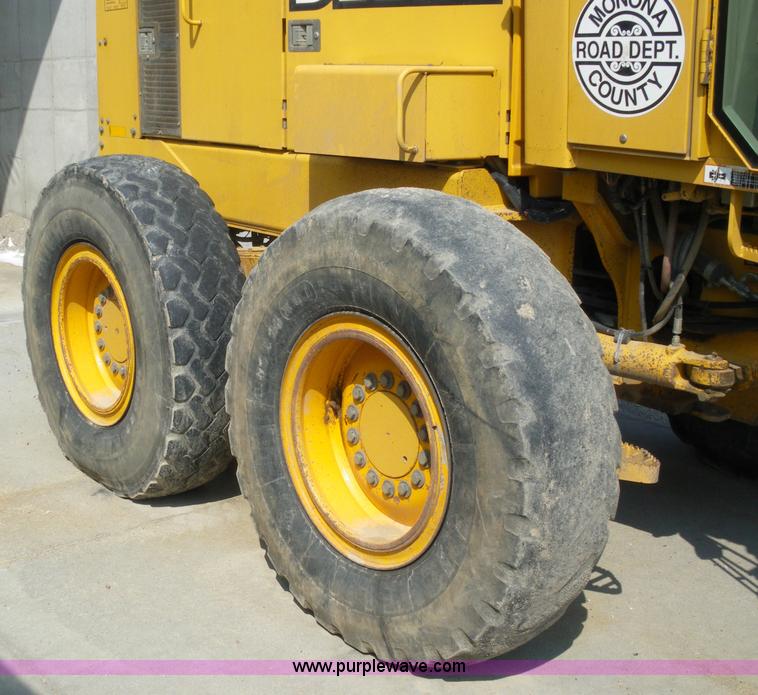 image for item 1500 1999 John Deere 770CH motor grader