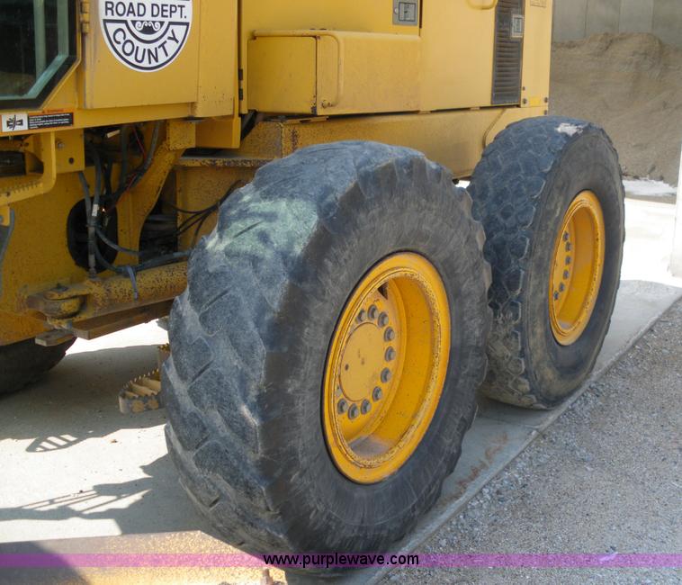 image for item 1500 1999 John Deere 770CH motor grader