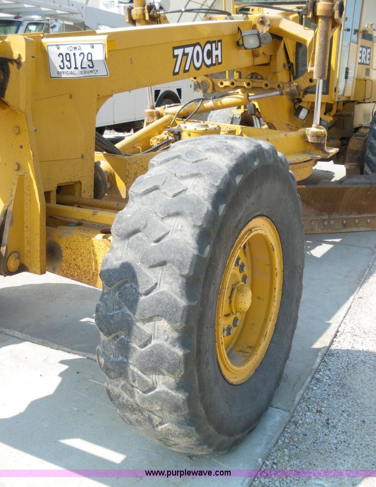 image for item 1500 1999 John Deere 770CH motor grader