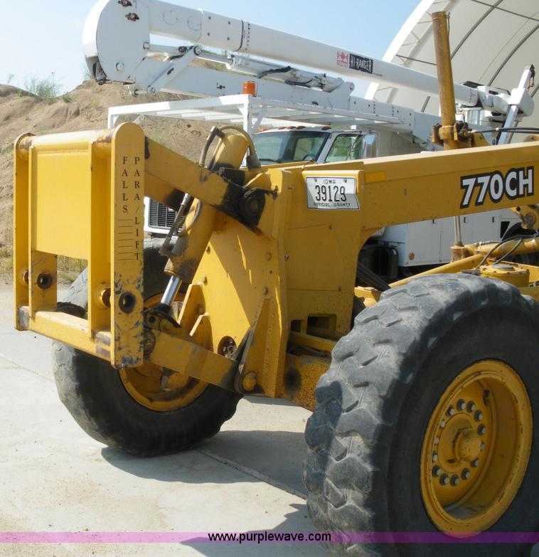image for item 1500 1999 John Deere 770CH motor grader