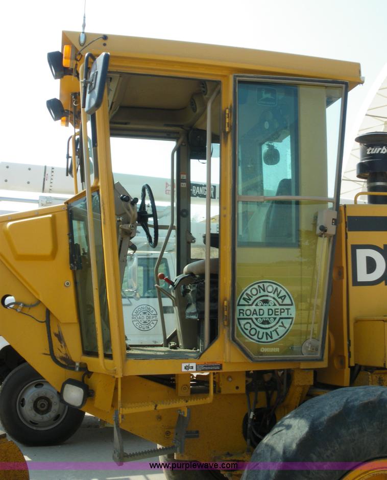image for item 1500 1999 John Deere 770CH motor grader