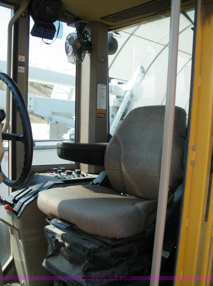 image for item 1500 1999 John Deere 770CH motor grader