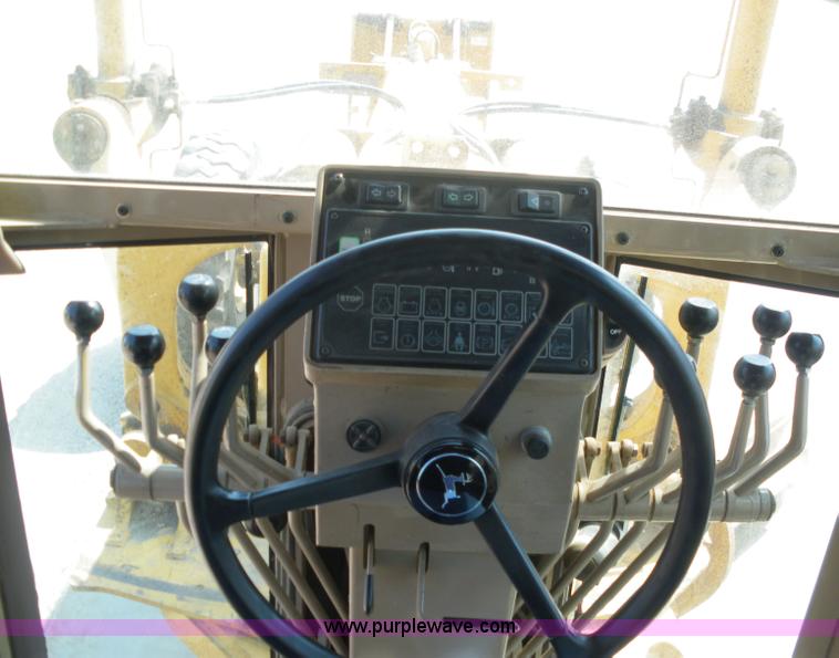 image for item 1500 1999 John Deere 770CH motor grader