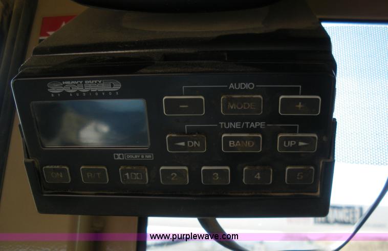 image for item 1500 1999 John Deere 770CH motor grader