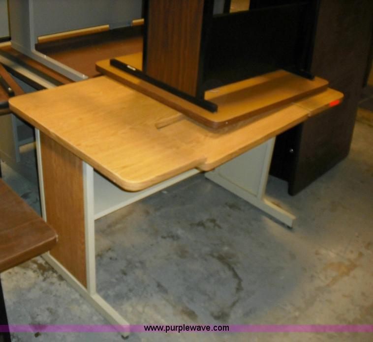 image for item 3644 Assorted furniture