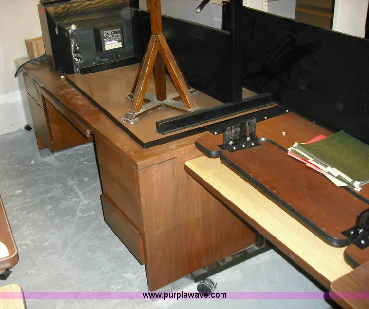 image for item 3644 Assorted furniture