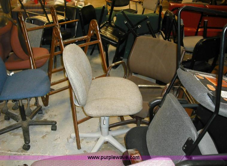 image for item 3645 Assorted furniture