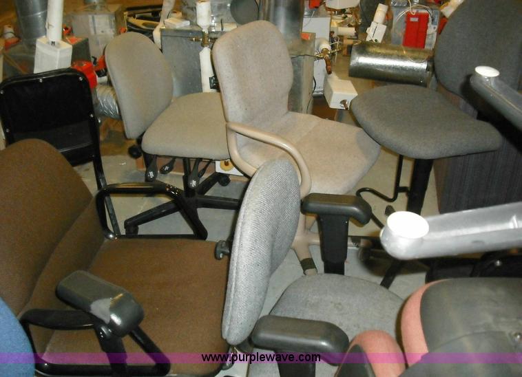 image for item 3645 Assorted furniture